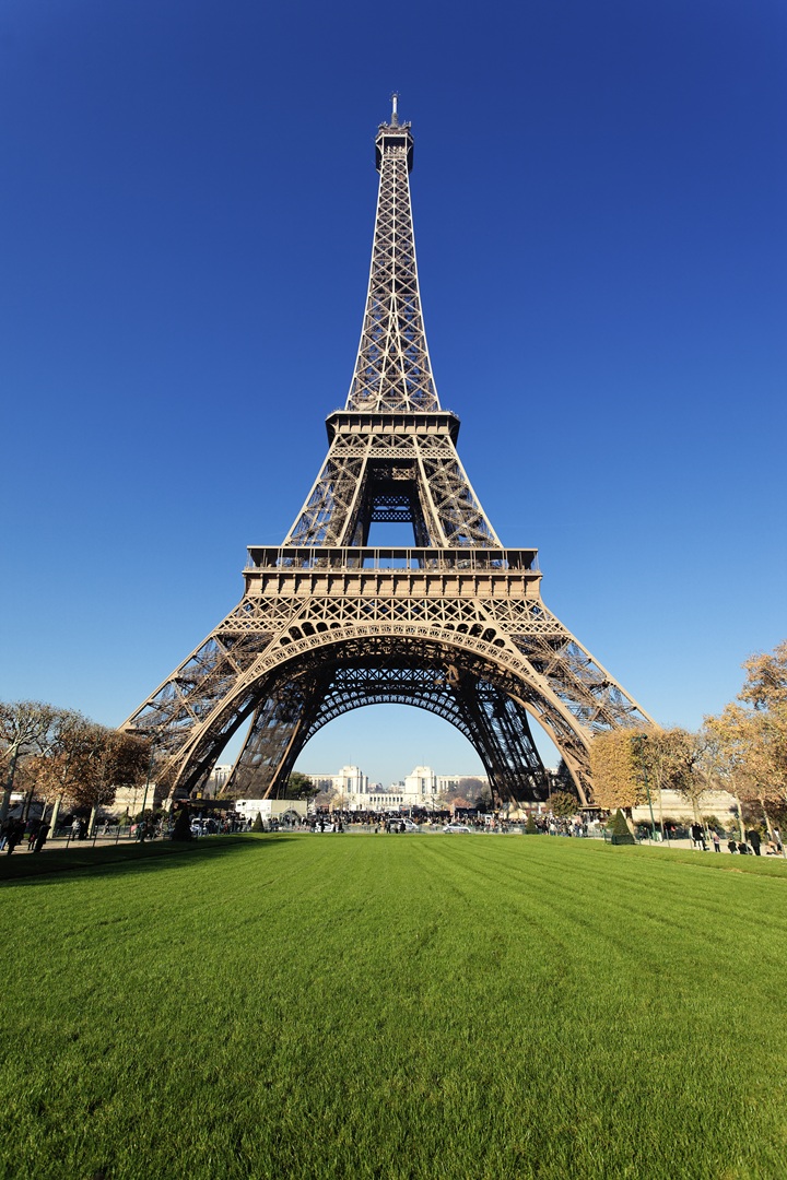 A MAGICAL CHRISTMAS IN PARIS  22-24 December 26